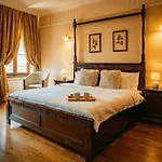 Luxury Mocioni Square With Scenic Views