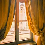 Apartment Luxury Mocioni Square With Scenic Views *