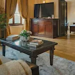 Luxury Mocioni Square With Scenic Views Apartment *