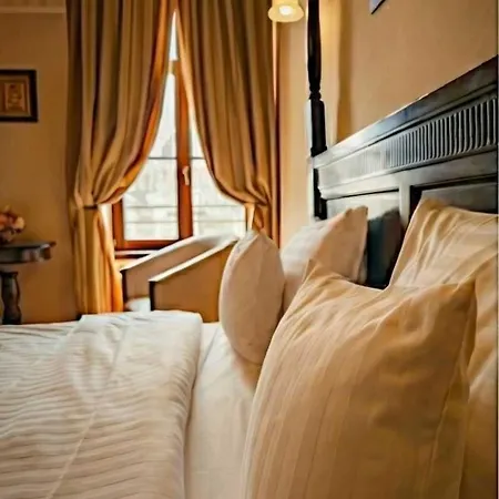 Apartamento Luxury Mocioni Square With Scenic Views