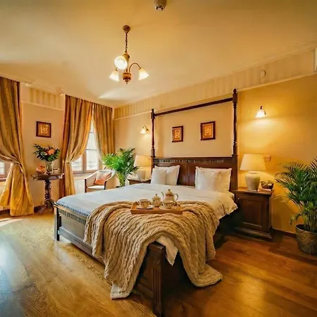 Luxury Mocioni Square With Scenic Views Lejlighed