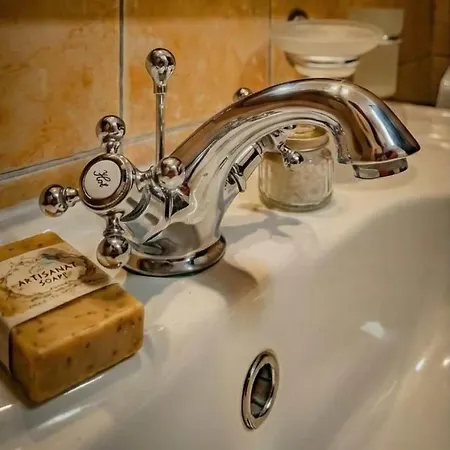 Luxury Mocioni Square With Scenic Views Apartamento *
