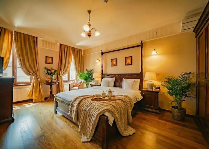 Luxury Mocioni Square With Scenic Views Lejlighed