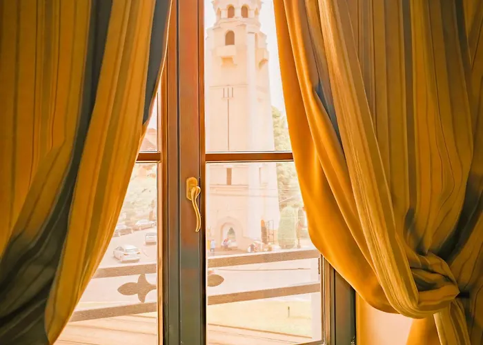 Lejlighed Luxury Mocioni Square With Scenic Views *