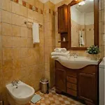 Luxury Mocioni Square With Scenic Views דירה *