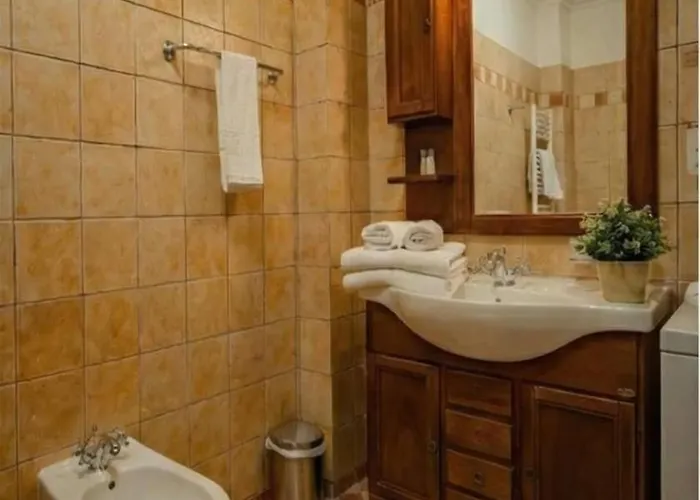 Luxury Mocioni Square With Scenic Views Apartamento *